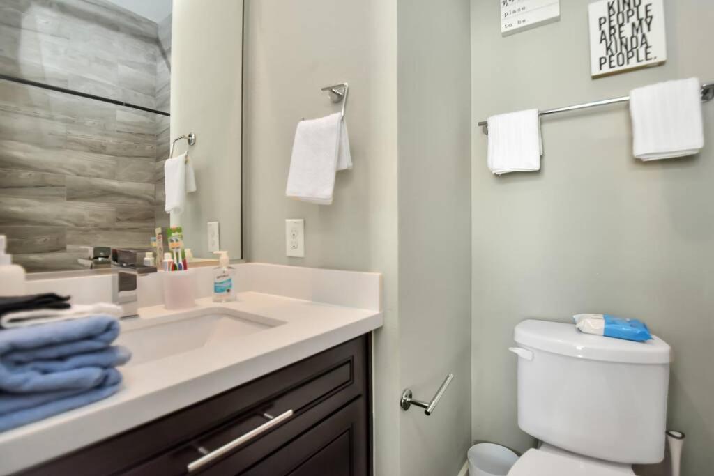 Amazing Rooftop! Downtown Skyline Views!!! Sleeps 15 Х'юстон Екстер'єр фото