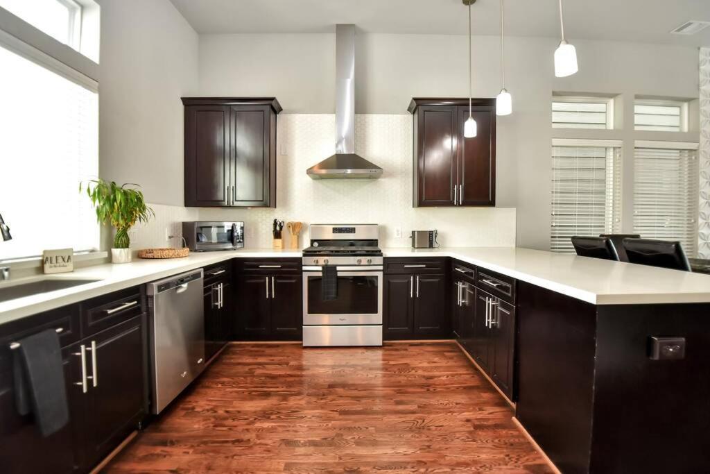 Amazing Rooftop! Downtown Skyline Views!!! Sleeps 15 Х'юстон Екстер'єр фото