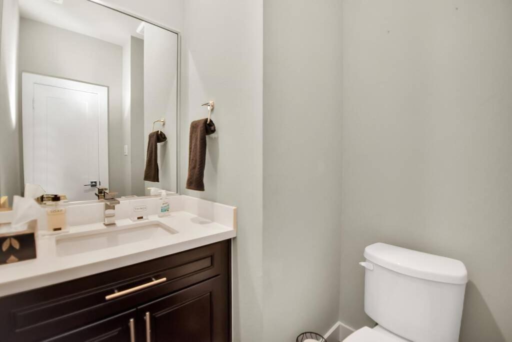 Amazing Rooftop! Downtown Skyline Views!!! Sleeps 15 Х'юстон Екстер'єр фото